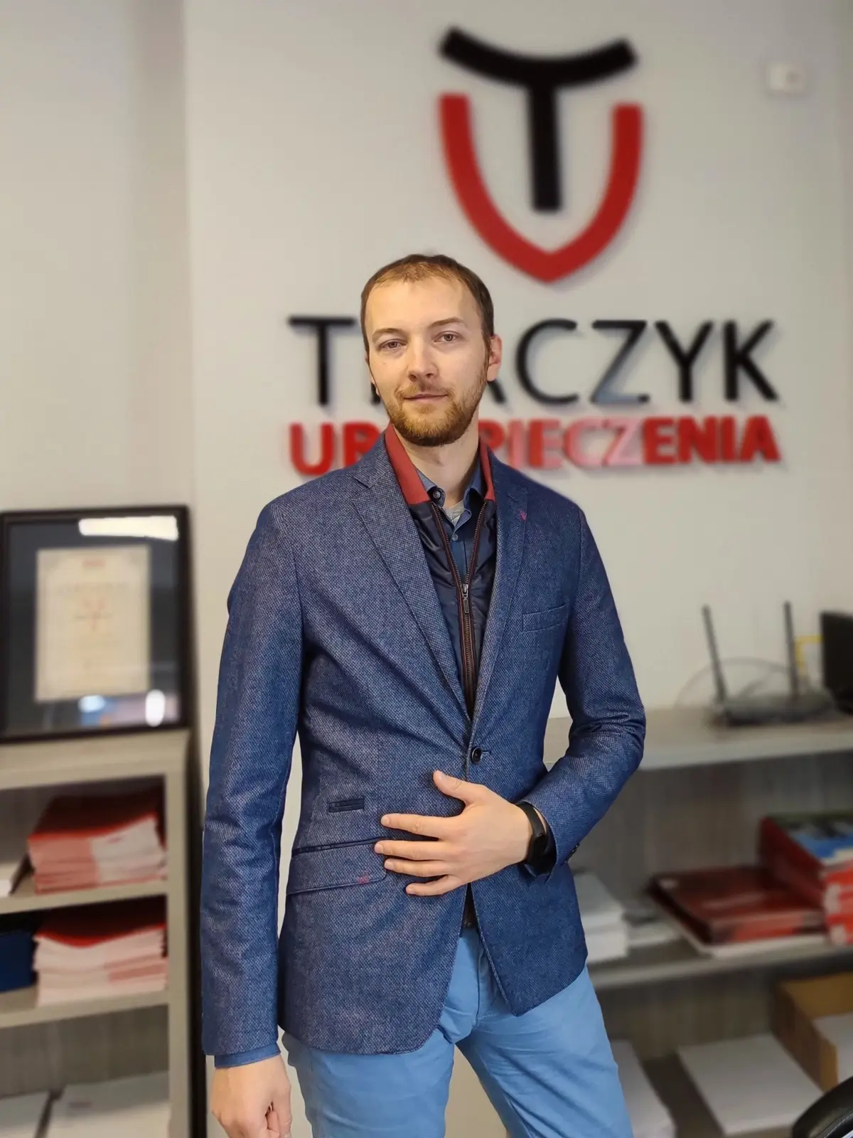 Paweł Tkaczyk w biurze Tkaczyk Ubezpieczenia w Redzie